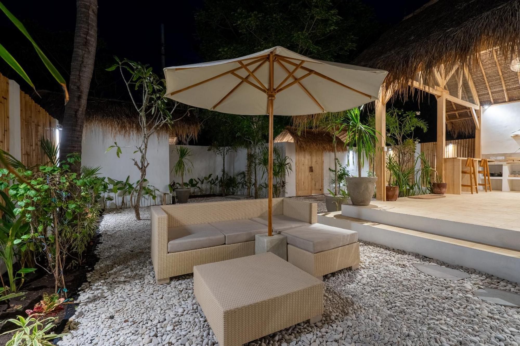 Villa Kelapa Kucing Gili Air Exterior photo